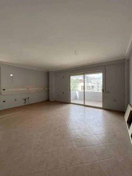 Tirane, shitet apartament 2+1 Kati 4, 98 m² 222.000 € (Prane Radisson Hote;)