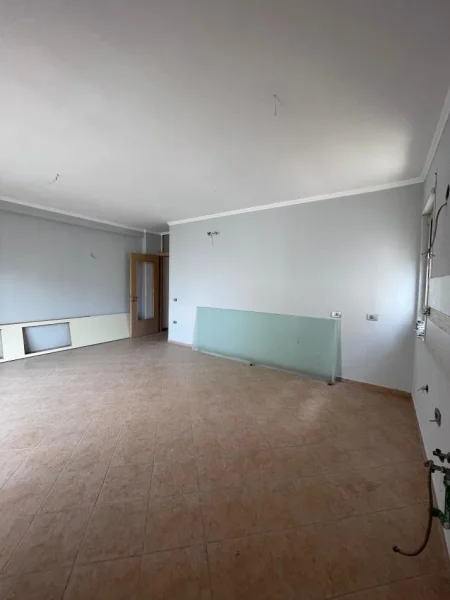 Tirane, shitet apartament 2+1 Kati 4, 98 m² 222.000 € (Prane Radisson Hote;)