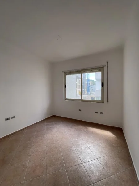 Tirane, shitet apartament 2+1 Kati 4, 98 m² 222.000 € (Prane Radisson Hote;)