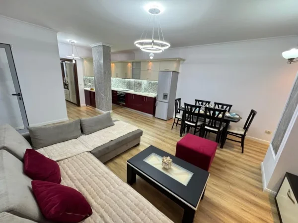 Tirane, shitet apartament 2+1 Kati 4, 101 m² 147.000 € (Kombinat)