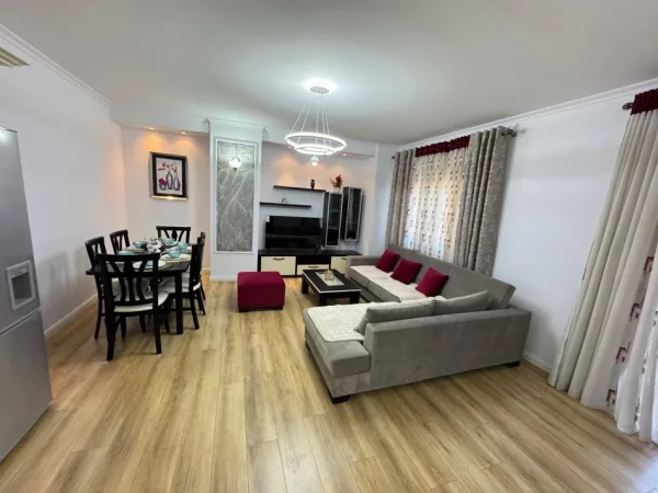 Tirane, shitet apartament 2+1 Kati 4, 101 m² 147.000 € (Kombinat)