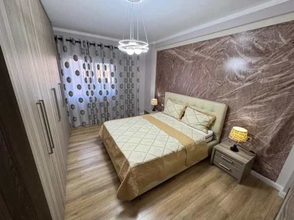 Tirane, shitet apartament 2+1 Kati 4, 101 m² 147.000 € (Kombinat)