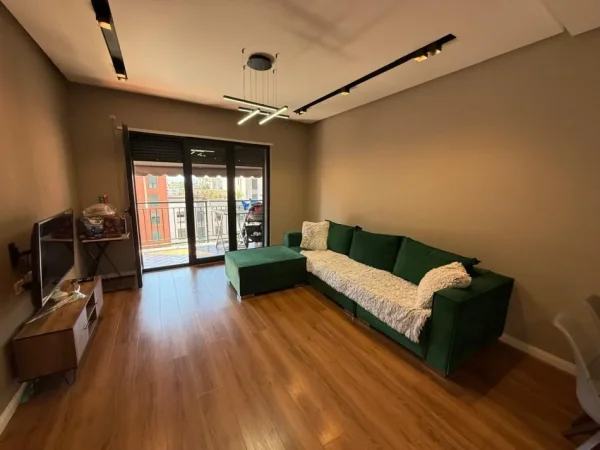 Tirane, shitet apartament 1+1+Ballkon Kati 3, 77 m² 140.000 € (Green City)
