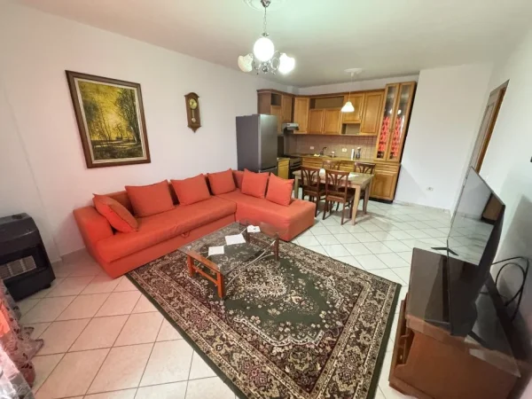 Tirane, jepet me qera apartament 1+1 Kati 10, 80 m² 450 € (Rruga kavajes)