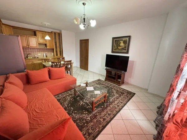 Tirane, jepet me qera apartament 1+1 Kati 10, 80 m² 450 € (Rruga kavajes)