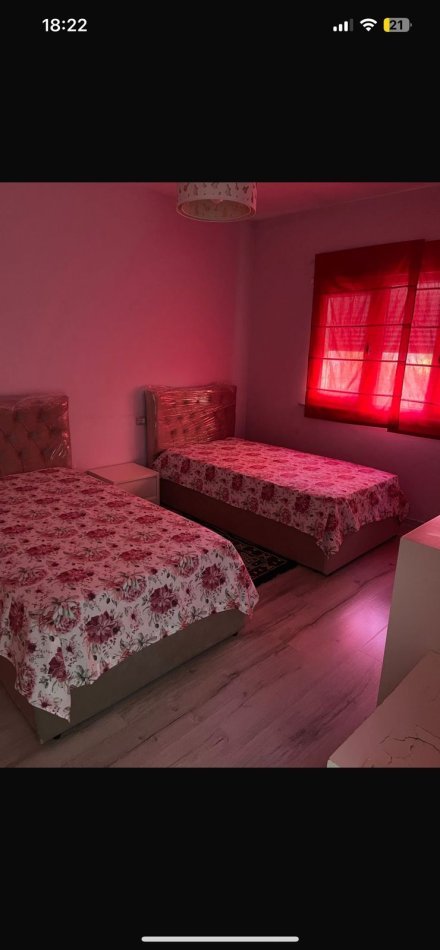 Tirane, jepet me qera apartament 1+1+Ballkon Kati 3, 70 m² 500 € (KOMUNA E PARISIT)