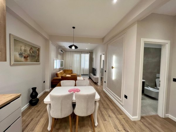 Tirane, jepet me qera apartament 1+1+Ballkon Kati 1, 65 m² 600 € (Rruga durresit)