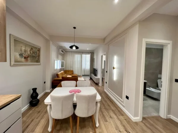 Tirane, jepet me qera apartament 1+1+Ballkon Kati 1, 65 m² 600 € (Rruga durresit)