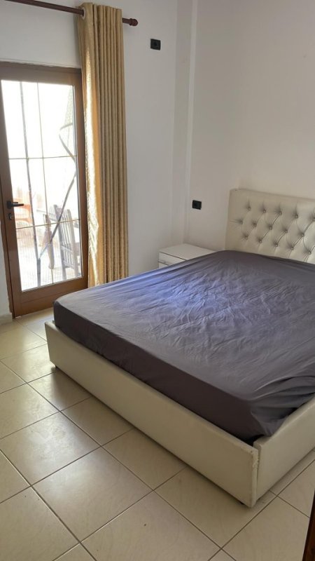 Tirane, jepet me qera apartament 1+1+Ballkon Kati 1, 60 m² 