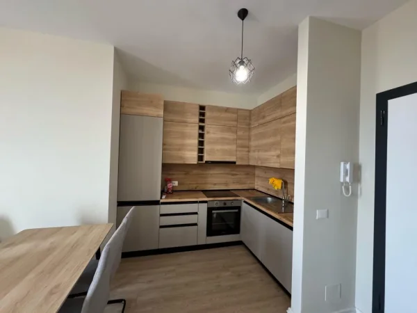 Tirane, jepet me qera apartament 1+1+Ballkon Kati 8, 65 m² 550 € (Rruga 4 deshmoret)
