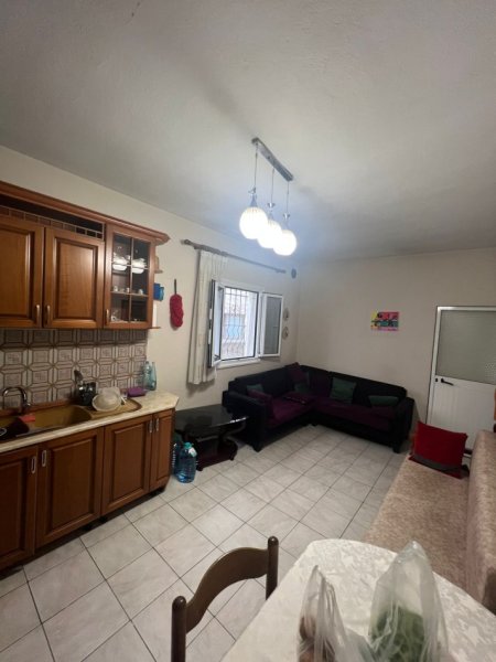 Tirane, jepet me qera Vile 2+1 Kati 1, 130 m² 450 € (kodra e priftit)