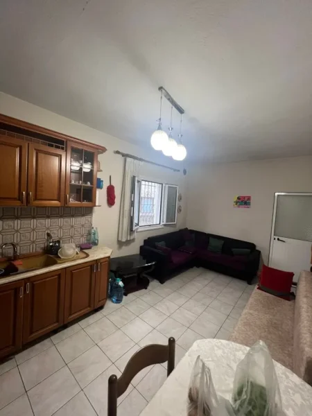 Tirane, jepet me qera Vile 2+1 Kati 1, 130 m² 450 € (kodra e priftit)