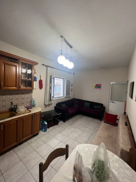 Tirane, jepet me qera Vile 2+1 Kati 1, 130 m² 450 € (kodra e priftit)