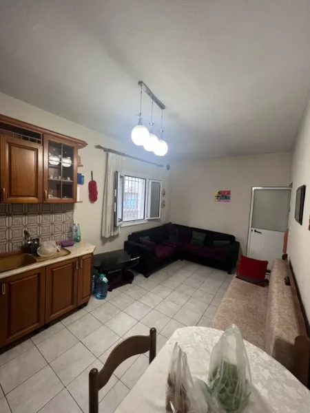 Tirane, jepet me qera Vile 2+1 Kati 1, 130 m² 450 € (kodra e priftit)