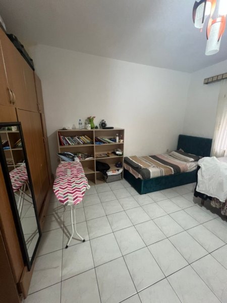 Tirane, jepet me qera Vile 2+1 Kati 1, 130 m² 450 € (kodra e priftit)