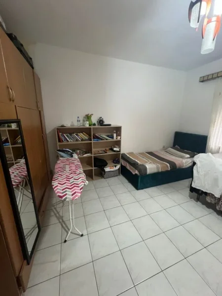 Tirane, jepet me qera Vile 2+1 Kati 1, 130 m² 450 € (kodra e priftit)