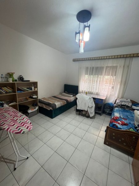 Tirane, jepet me qera Vile 2+1 Kati 1, 130 m² 450 € (kodra e priftit)