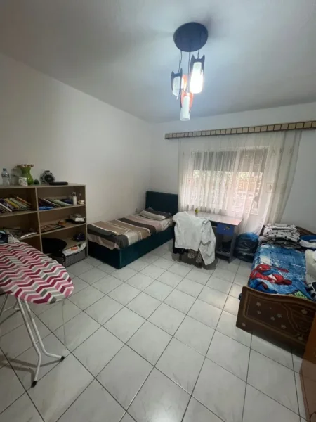 Tirane, jepet me qera Vile 2+1 Kati 1, 130 m² 450 € (kodra e priftit)