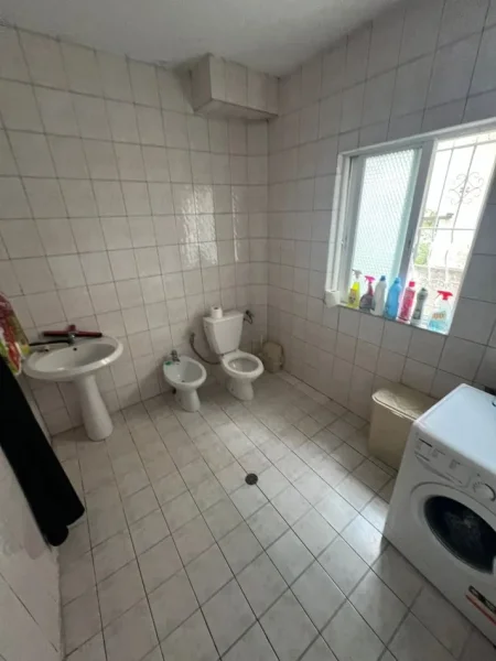 Tirane, jepet me qera Vile 2+1 Kati 1, 130 m² 450 € (kodra e priftit)