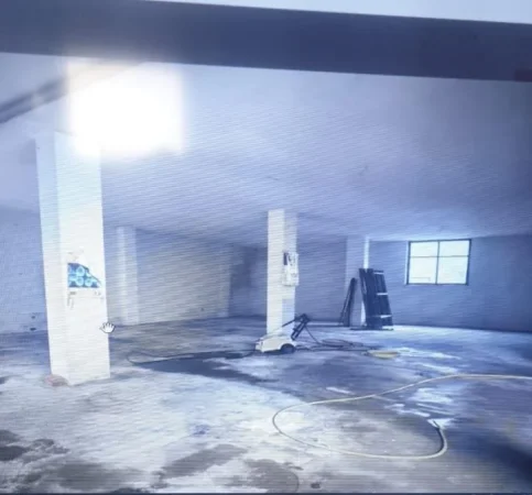 Tirane, jepet me qera magazine Kati 0, 180 m² 1.000 € (FUSHA E AVIACIONIT)