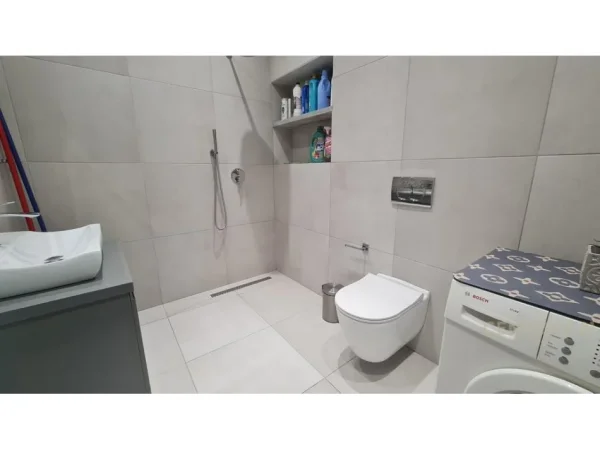 Tirane, jepet me qera apartament 1+1 Kati 2, 38 m² 650 € (Pallatet Agimi, pranë Café Roma, Tiranë)