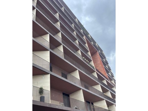 Tirane, shes apartament 2+1 , 153 m² 566.100 € (Rruga e Kosovareve)