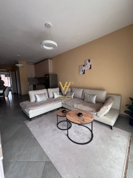 Tirane, jepet me qera apartament 1+1+Ballkon Kati 5, 75 m² 600 € (QUARTUM RESIDENCE, STACIONI I TRENIT)