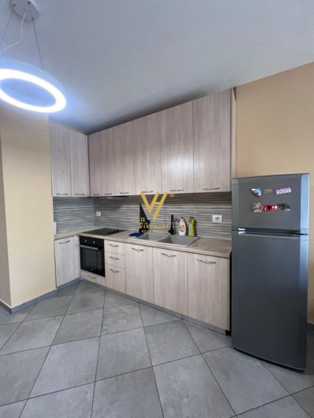 Tirane, jepet me qera apartament 1+1+Ballkon Kati 5, 75 m² 600 € (QUARTUM RESIDENCE, STACIONI I TRENIT)