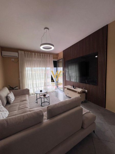 Tirane, jepet me qera apartament 1+1+Ballkon Kati 5, 75 m² 600 € (QUARTUM RESIDENCE, STACIONI I TRENIT)