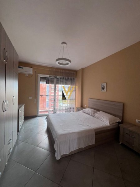 Tirane, jepet me qera apartament 1+1+Ballkon Kati 5, 75 m² 600 € (QUARTUM RESIDENCE, STACIONI I TRENIT)