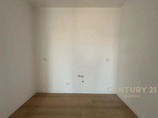 Tirane, shes apartament 2+1 , 97 m² 300.000 € (KOMUNA E PARISIT)