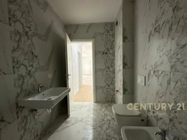 Tirane, shes apartament 2+1 , 97 m² 300.000 € (KOMUNA E PARISIT)