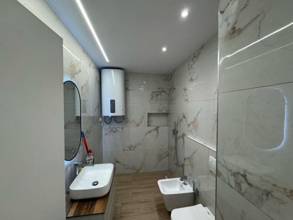 Tirane, shitet apartament 2+1+Ballkon Kati 1, 93 m² 245.000 € (myslym shyri)