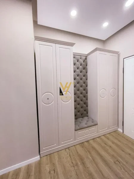 Tirane, jepet me qera apartament 2+1+Ballkon Kati 2, 130 m² 1.000 € (PAZARI I RI)