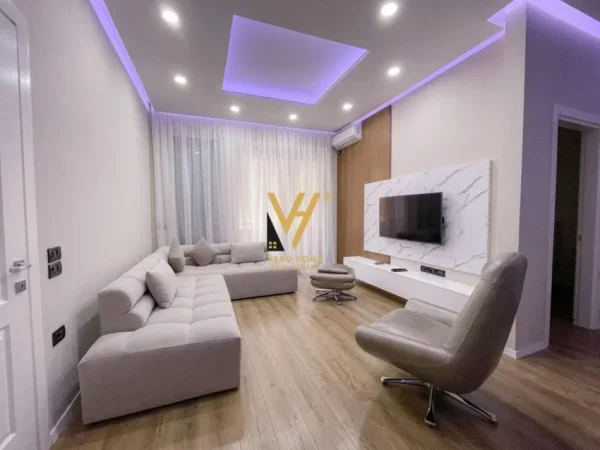 Tirane, jepet me qera apartament 2+1+Ballkon Kati 2, 130 m² 1.000 € (PAZARI I RI)