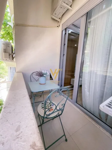 Tirane, jepet me qera apartament 2+1+Ballkon Kati 2, 130 m² 1.000 € (PAZARI I RI)