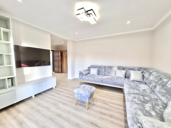 Tirane, jepet apartament me qera 2+1+Ballkon Kati 2, 140 m² 680 € (Rruga e elbasanit fakulteti ekonomik)