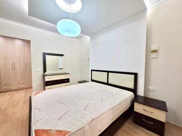 Tirane, jepet apartament me qera 2+1+Ballkon Kati 2, 140 m² 680 € (Rruga e elbasanit fakulteti ekonomik)