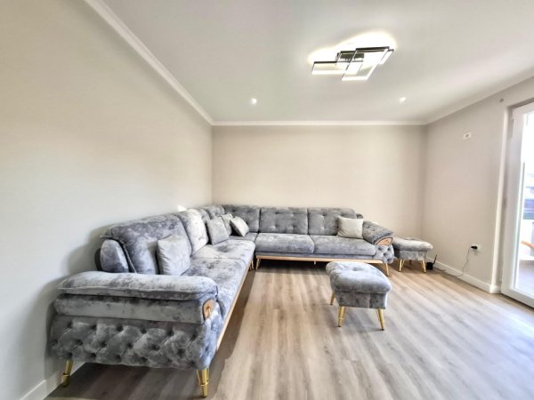 Tirane, jepet apartament me qera 2+1+Ballkon Kati 2, 140 m² 680 € (Rruga e elbasanit fakulteti ekonomik)