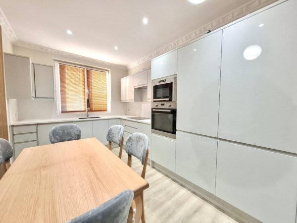 Tirane, jepet apartament me qera 2+1+Ballkon Kati 2, 140 m² 680 € (Rruga e elbasanit fakulteti ekonomik)