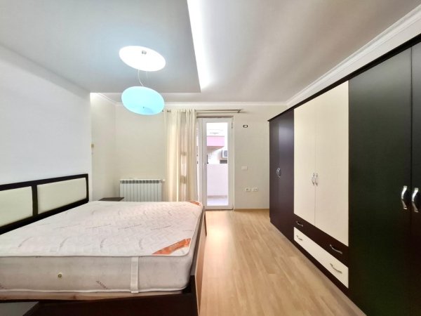 Tirane, jepet apartament me qera 2+1+Ballkon Kati 2, 140 m² 680 € (Rruga e elbasanit fakulteti ekonomik)
