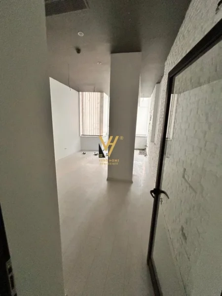 Tirane, jepet me qera ambjent biznesi Kati 2, 150 m² 2.200 € (MYSLYM SHYR)