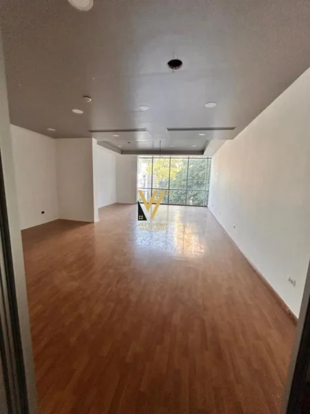 Tirane, jepet me qera ambjent biznesi Kati 2, 150 m² 2.200 € (MYSLYM SHYR)