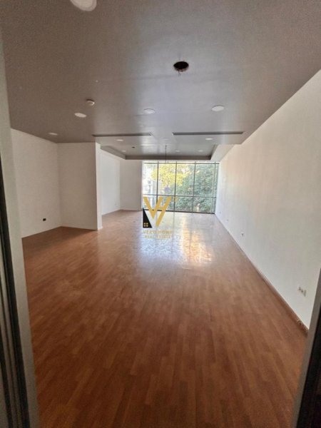 Tirane, jepet me qera ambjent biznesi Kati 2, 150 m² 2.200 € (MYSLYM SHYR)