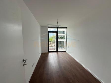 Tirane, jepet me qera apartament 2+1+Ballkon Kati 1, 92 m² 1.500 € 
