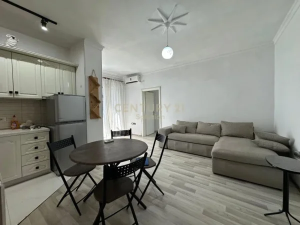 Tirane, jepet me qera apartament 1+1 Kati 4, 65 m² 360 € 