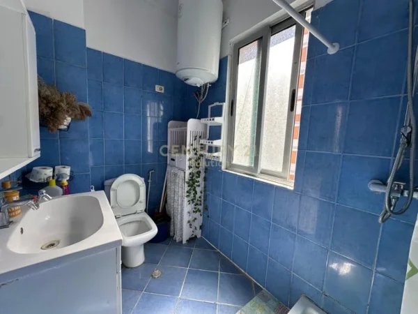 Tirane, jepet me qera apartament 1+1 Kati 4, 65 m² 360 € 