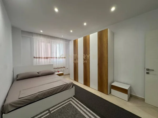 Tirane, jepet me qera apartament 2+1 Kati 6, 120 m² 550 € 