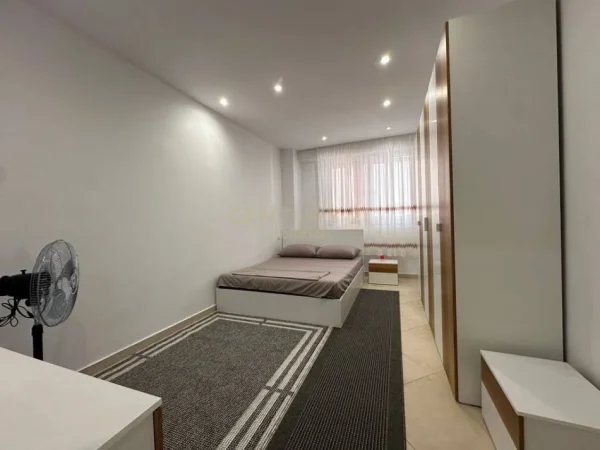 Tirane, jepet me qera apartament 2+1 Kati 6, 120 m² 550 € 