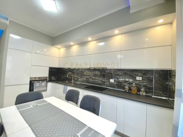 jepet me qera apartament Kati 5, 115 m² 750 €